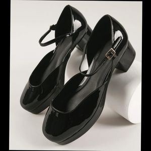 Patent leather Mary Janes size 10